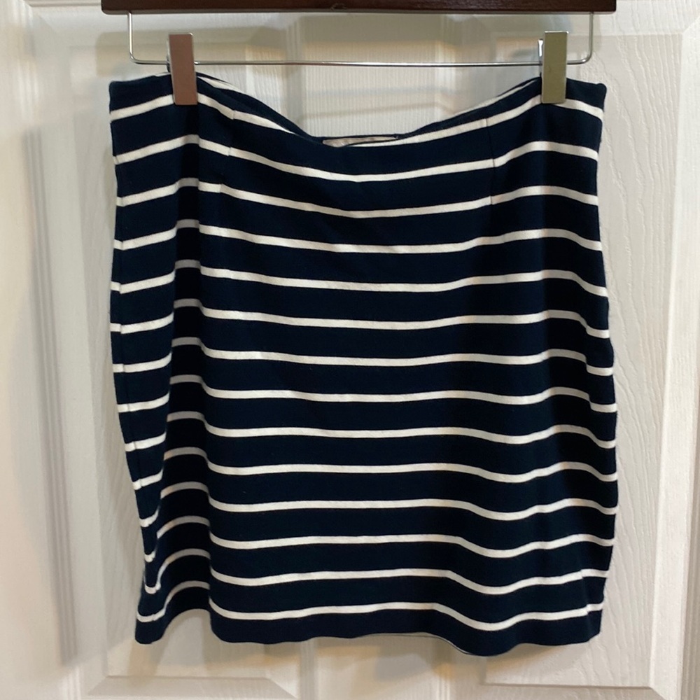 Banana Republic Factory Outlet Navy and White Striped Mini Skirt Women’s Size 4